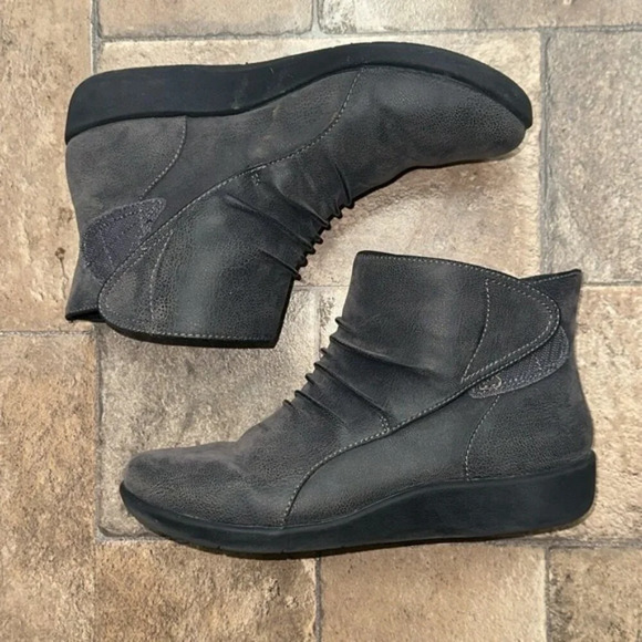 Clarks Shoes - Clark’s Size 7